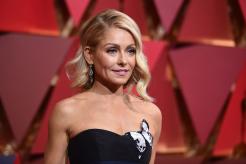Kelly Ripa reveals she started therapy after bumping into a friend and 'I just started sobbing'