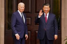 Chinese President Xi Jinping waves as he meets with U.S. President Joe Biden at Filoli estate on the sidelines of the Asia-Pacific Economic Cooperation (APEC) summit, in Woodside, California, U.S., November 15, 2023.